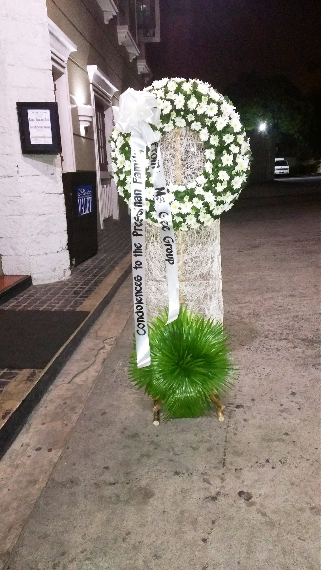 Wreath, circulat design, drift wood, elegant